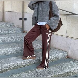 Adidas ESSENTIALS 3-STRIPES OPEN-HEM FLEECE PANT Brown size XS